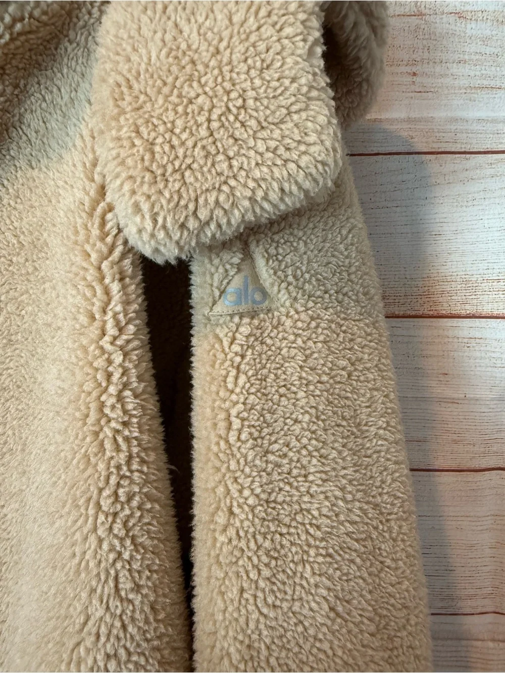 ALO Yoga Plush Hooded Teddy Jacket - Beige Like new - Picture 6 of 6